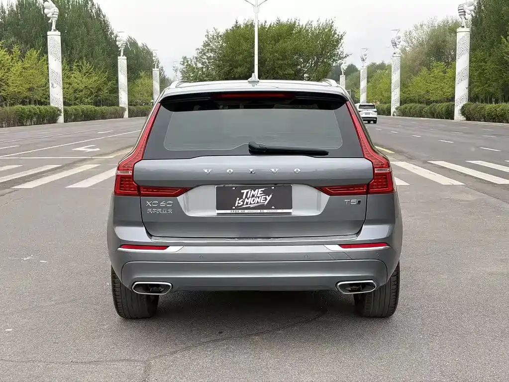 Volvo XC60 2021 — фото 8