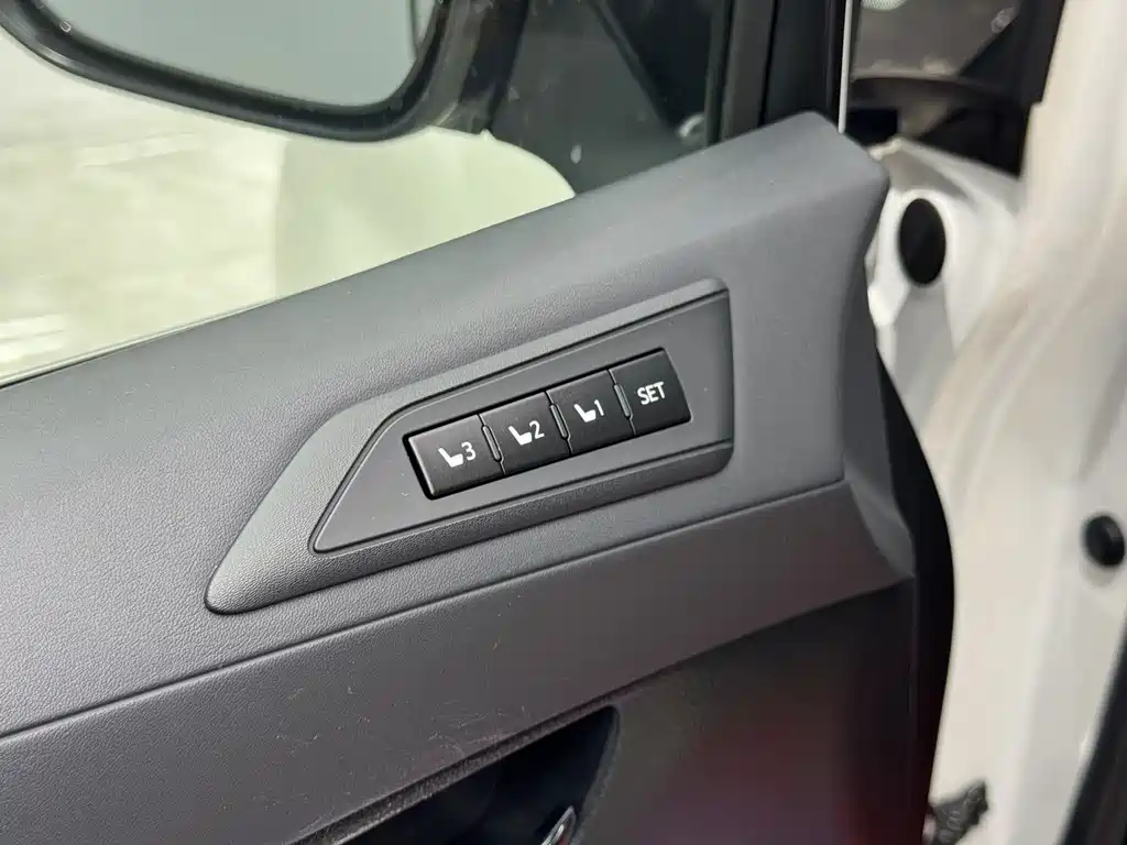 Toyota Alphard 2020 — фото 9