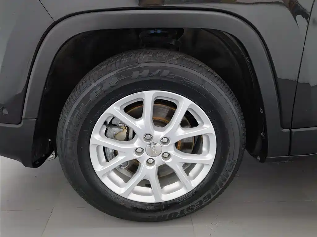 Jeep Cherokee 2015 — фото 17