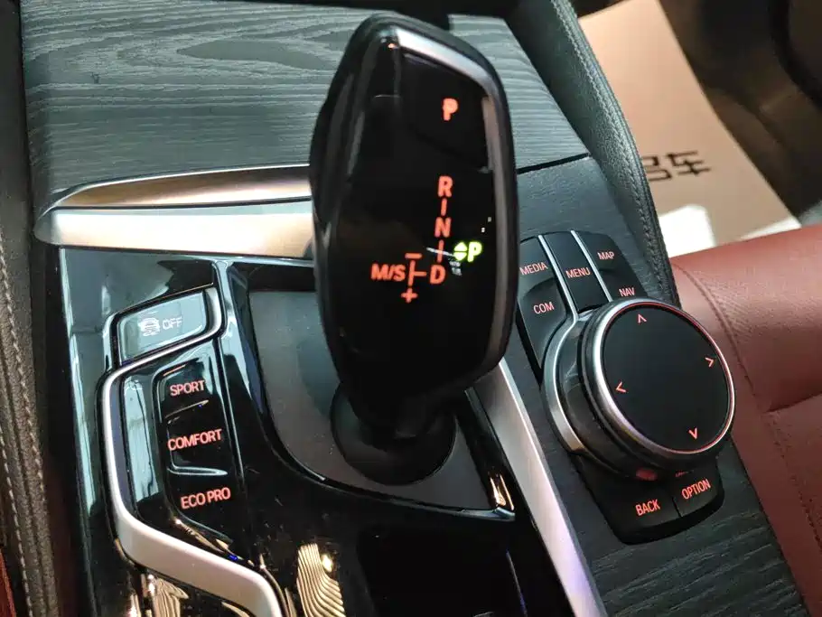 BMW 5 Series 2021 — фото 16