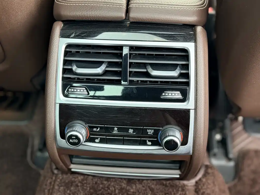 BMW 7 Series 2019 — фото 17