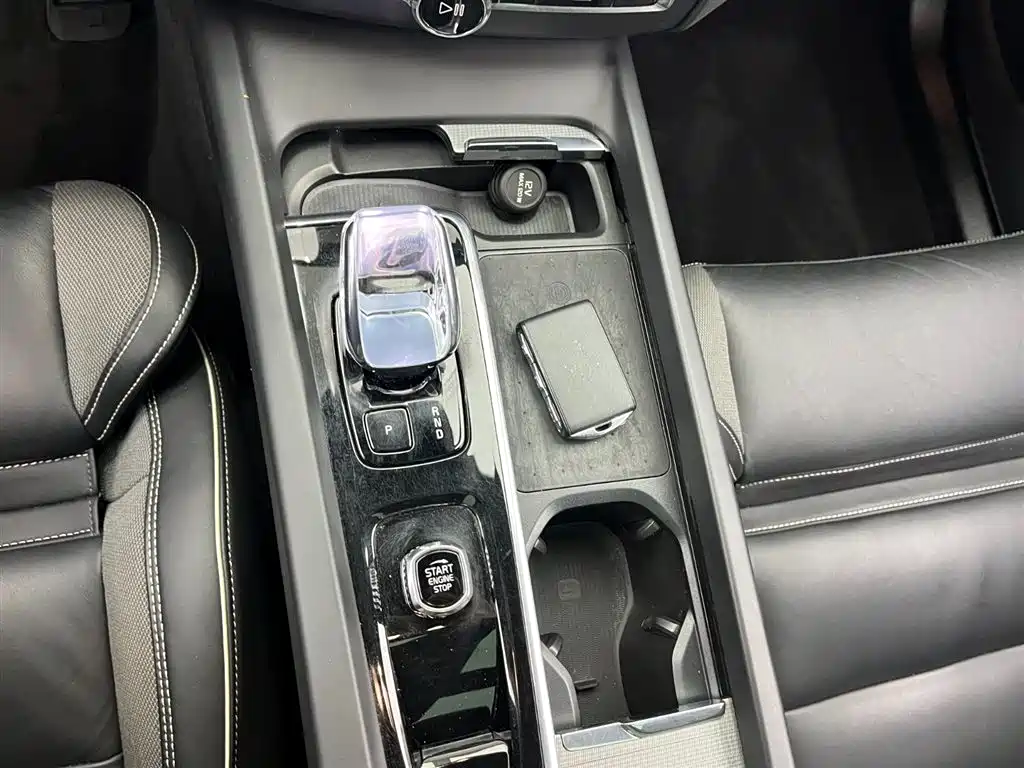 Volvo XC60 PHEV 2023 — фото 9