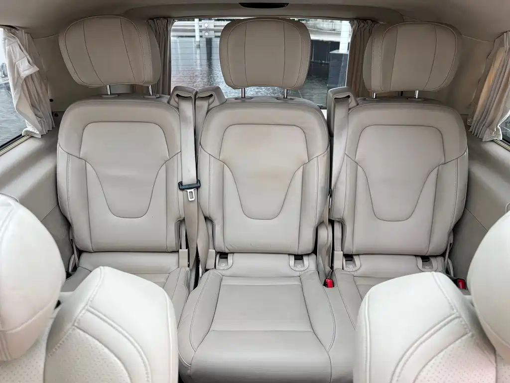 Mercedes-Benz V-Class 2017 — фото 17