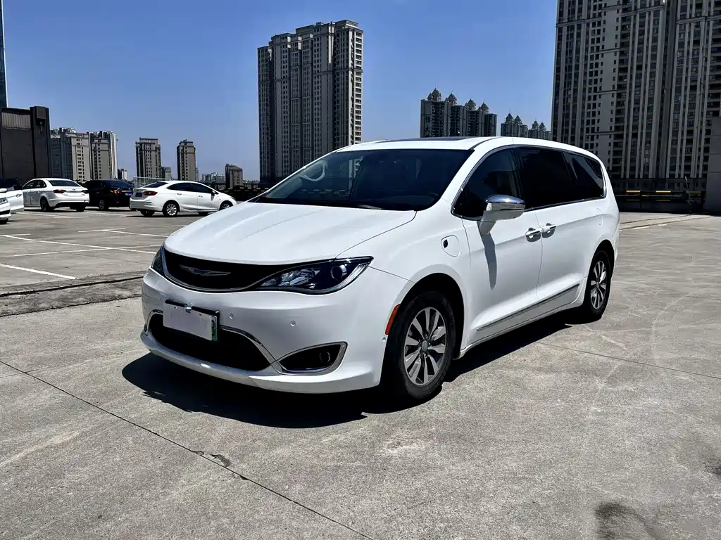 Chrysler Grand Voyager PHEV 2025 — фото 1