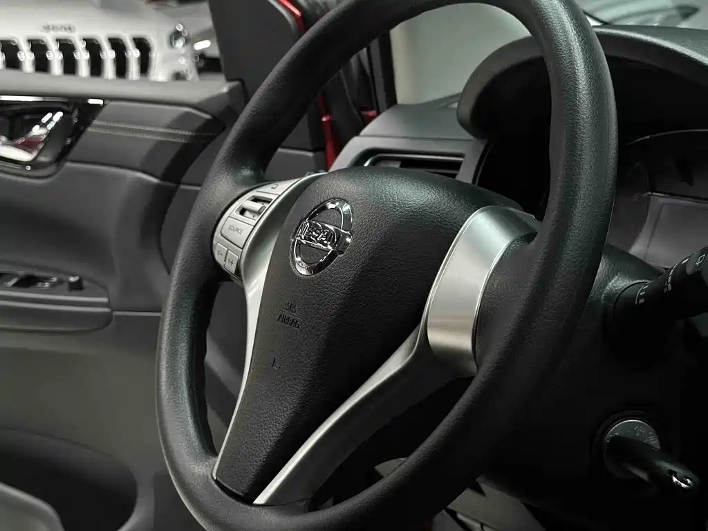 Nissan Tiida 2017 — фото 19