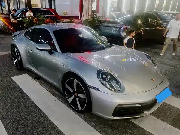 Porsche 911 2023