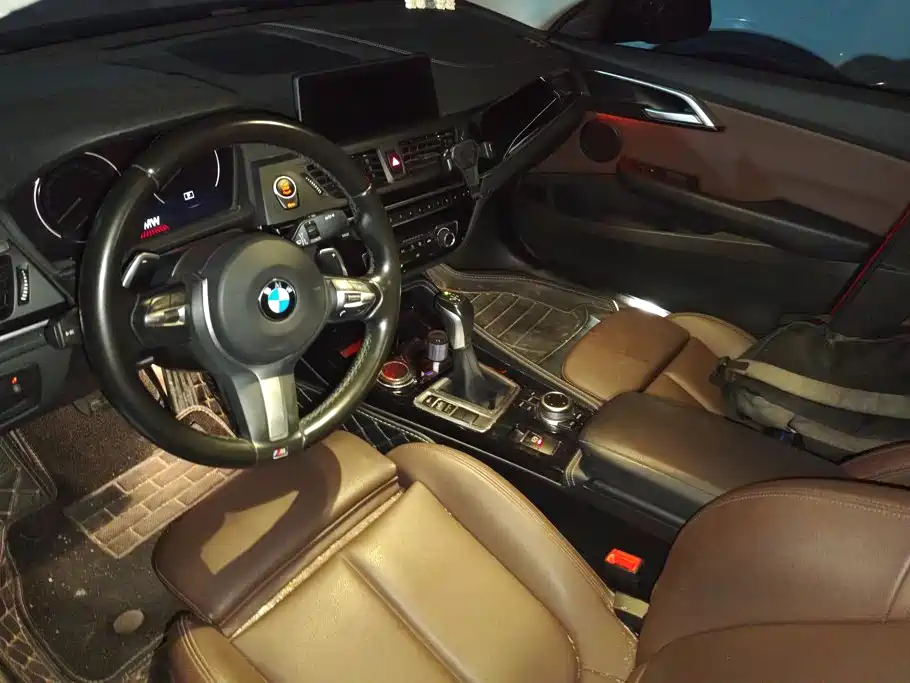 BMW 1 Series 2019 — фото 12