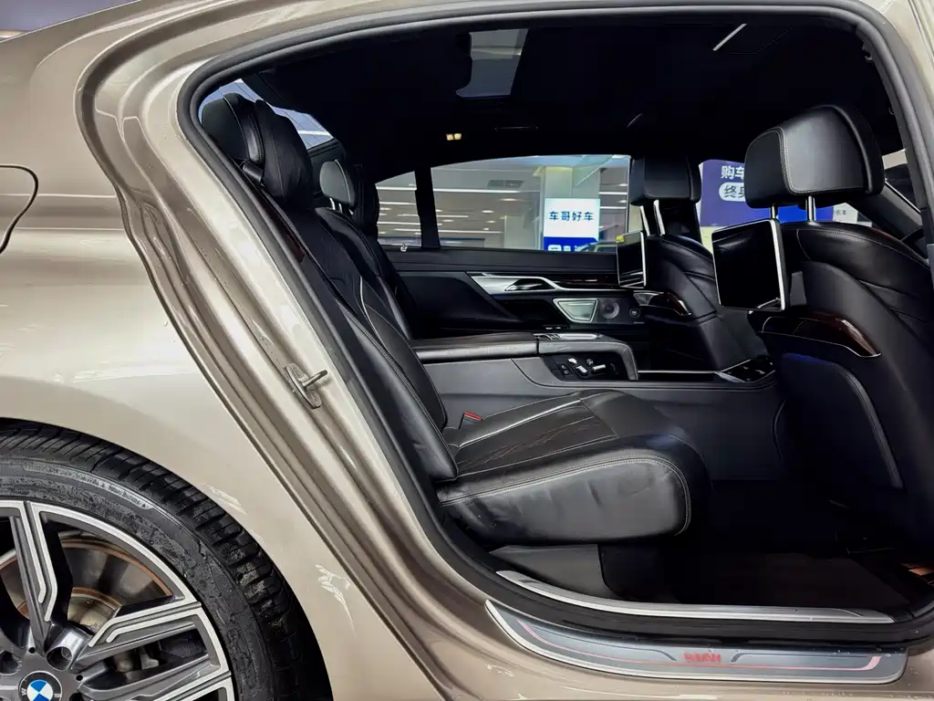 BMW 7 Series 2016 — фото 9