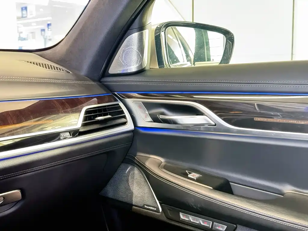BMW 7 Series 2016 — фото 14