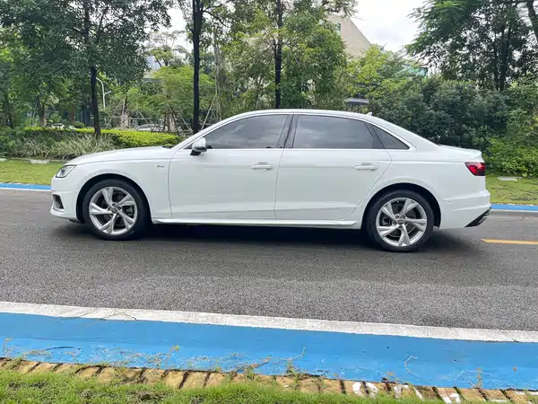 Audi A4L 2021