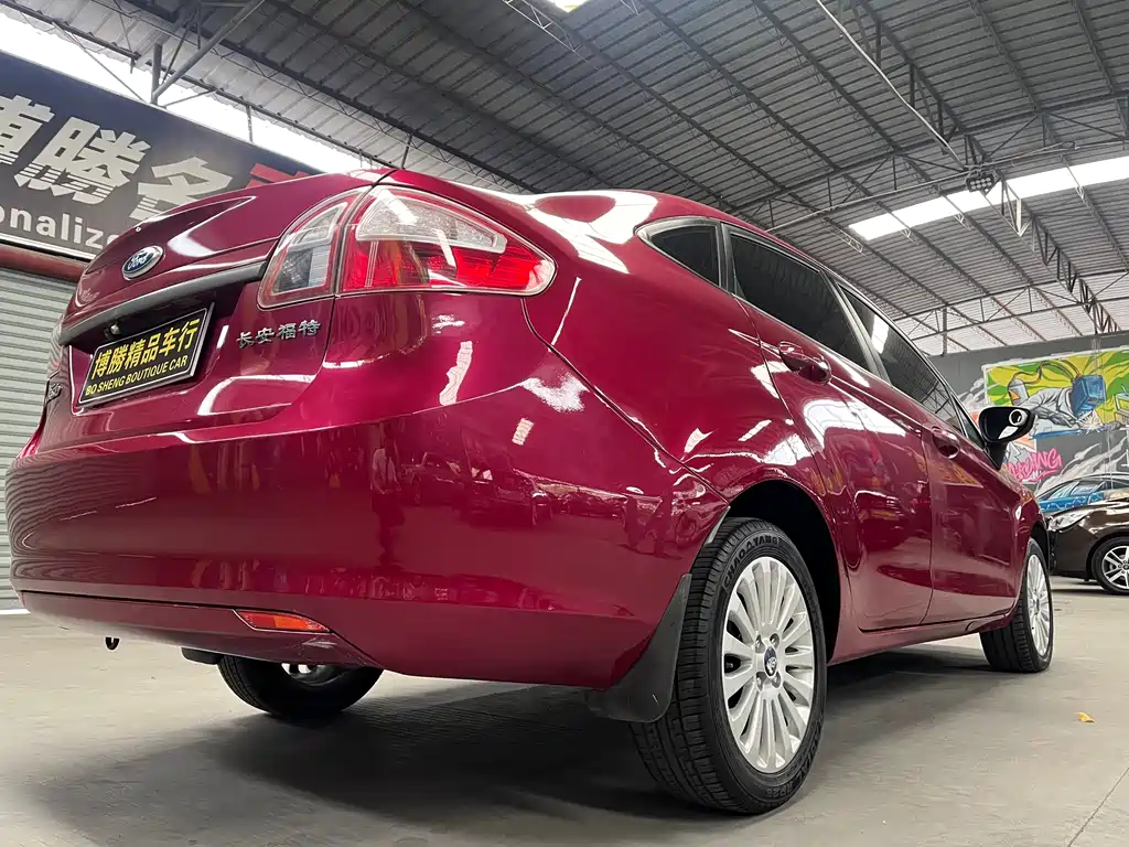 Ford Fiesta 2013 — фото 10
