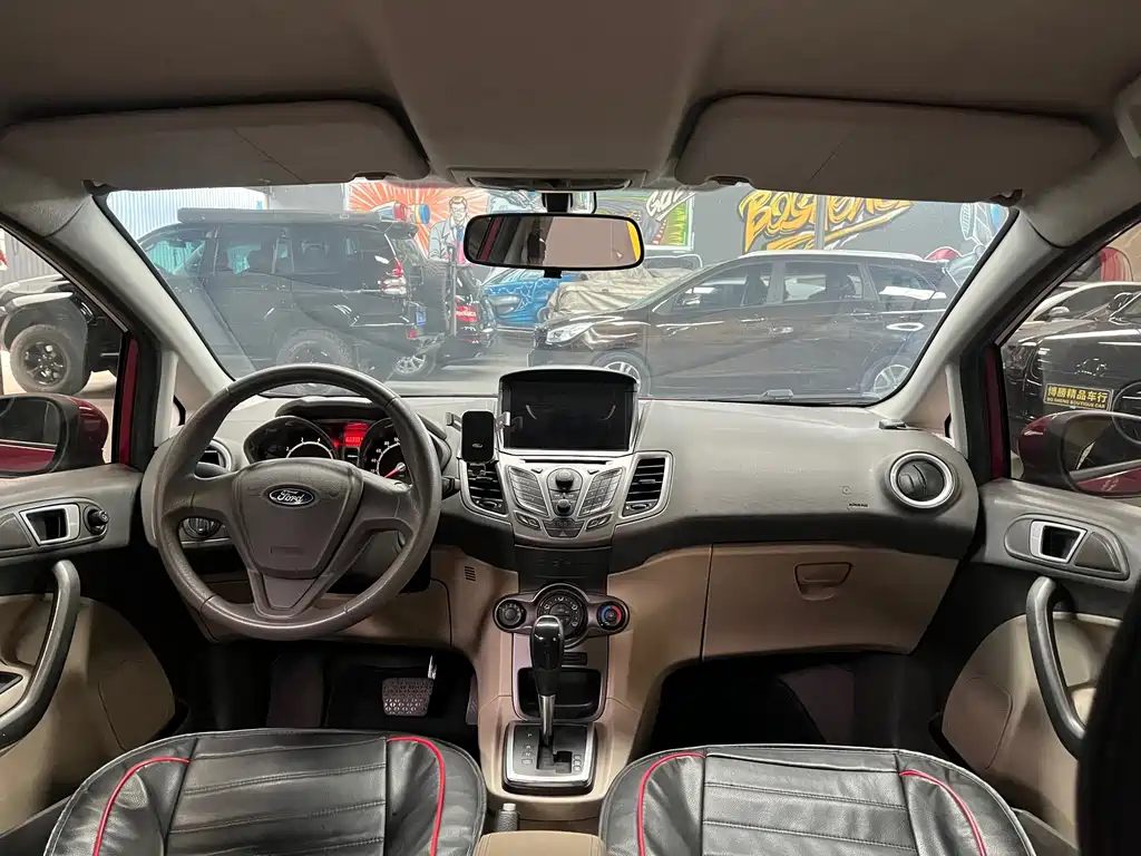 Ford Fiesta 2013 — фото 13