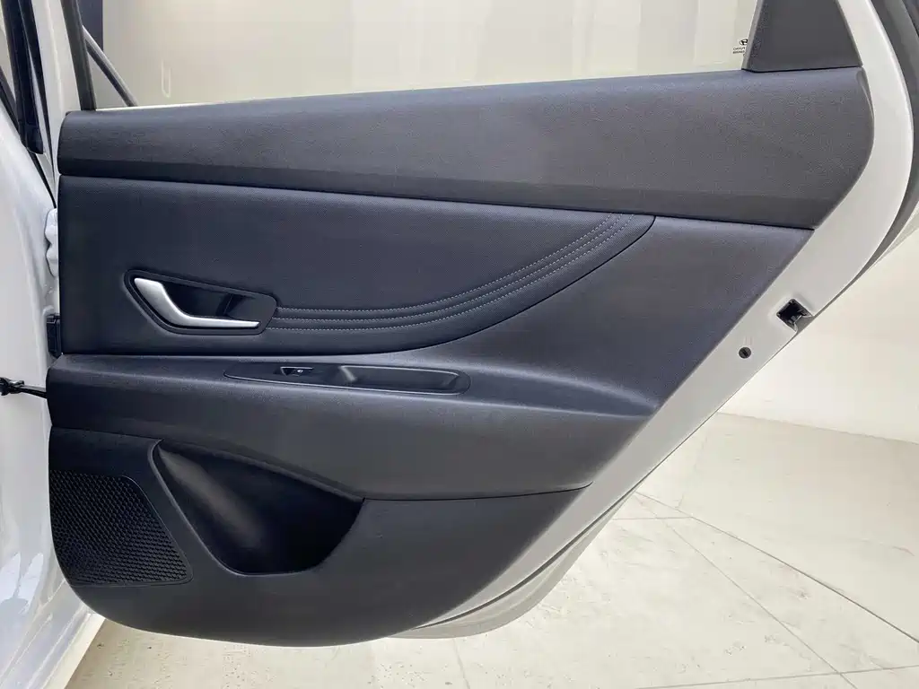 Hyundai Elantra 2023 — фото 22