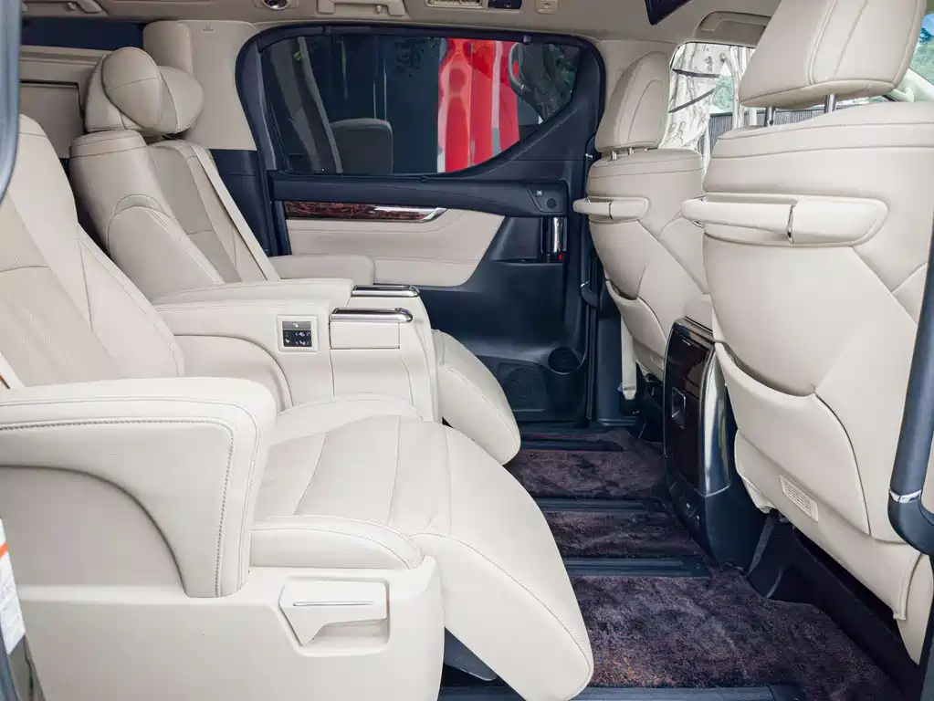 Toyota Alphard 2018 — фото 13