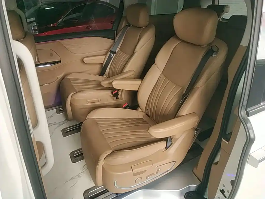 JAC Ruifeng RF8 PHEV 2024 — фото 17
