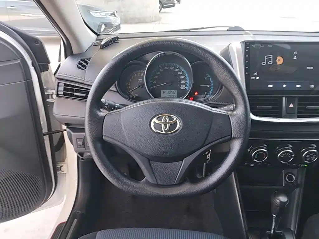 Toyota Yaris L 2019 — фото 11