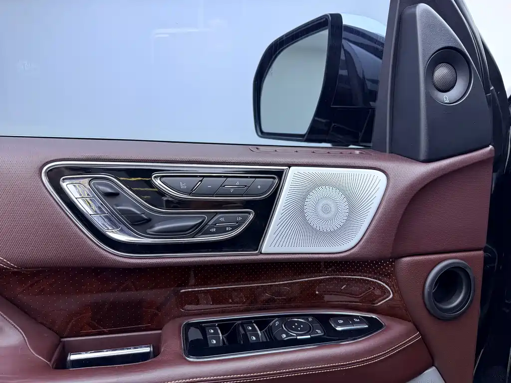 Lincoln Navigator 2018 — фото 10