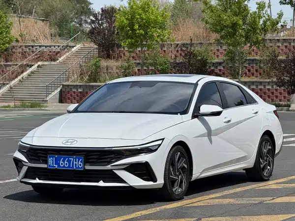Hyundai Elantra 2023