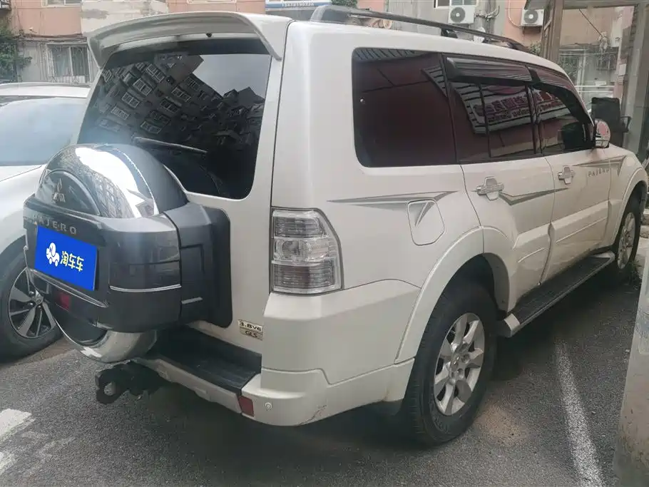 Mitsubishi Pajero 2015