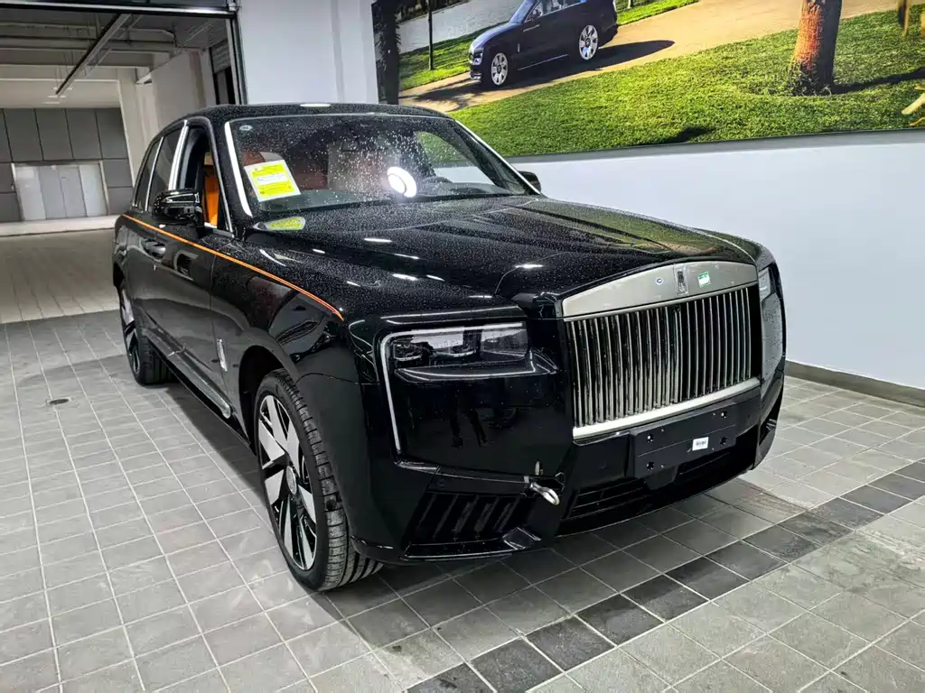 Rolls-Royce Cullinan — фото 1