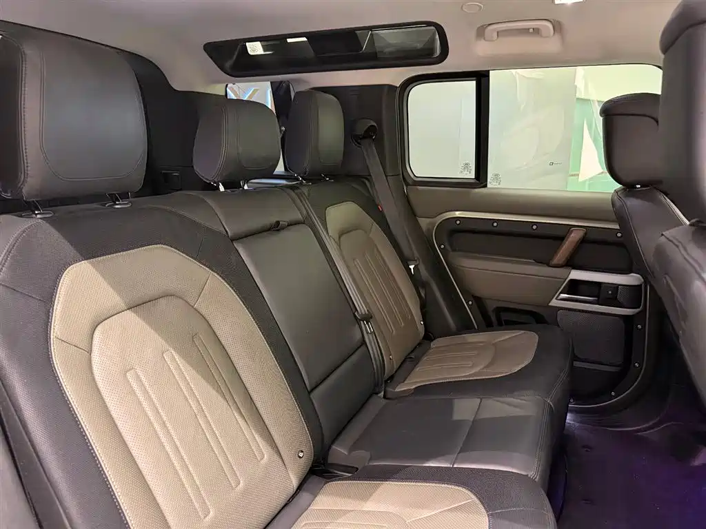 Land Rover Defender 2021 — фото 11