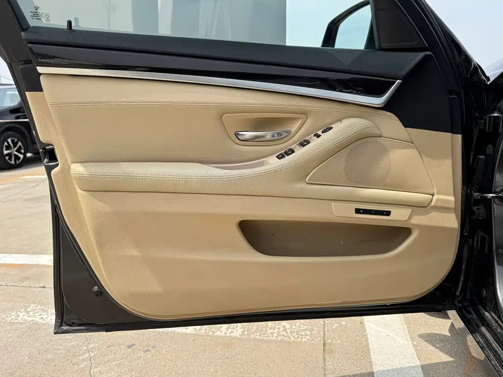 BMW 5 Series 2014 — фото 13