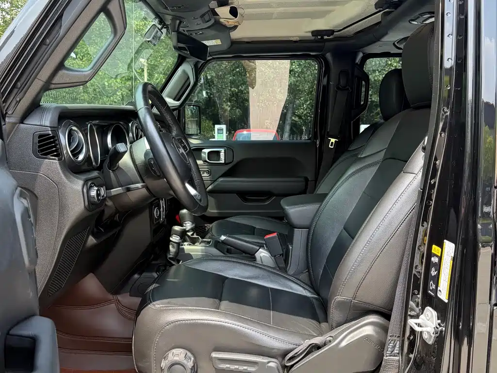 Jeep Wrangler 2022 — фото 11