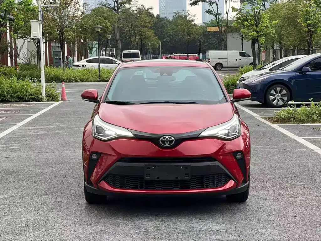 Toyota C-HR 2022 — фото 2