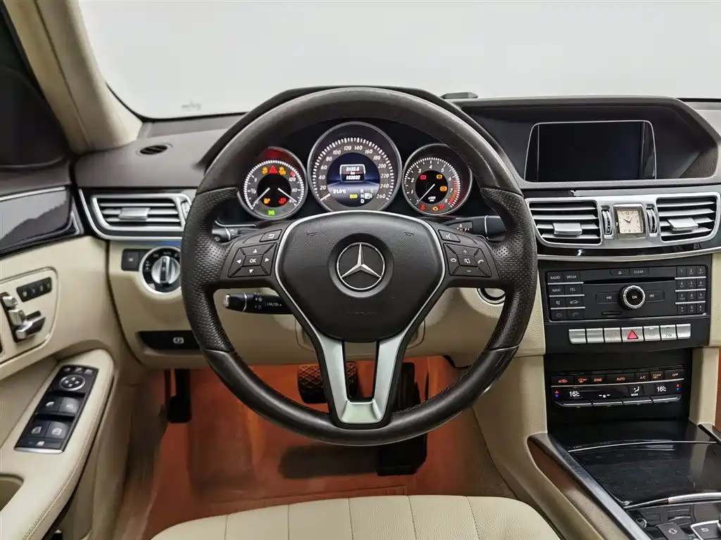Mercedes-Benz E-Class 2016 — фото 11