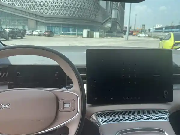 XPeng X9 2025