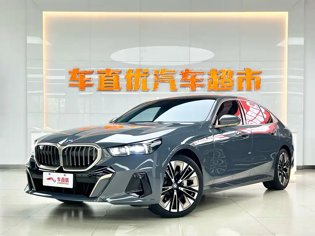 BMW 5 Series 2025 — фото 1