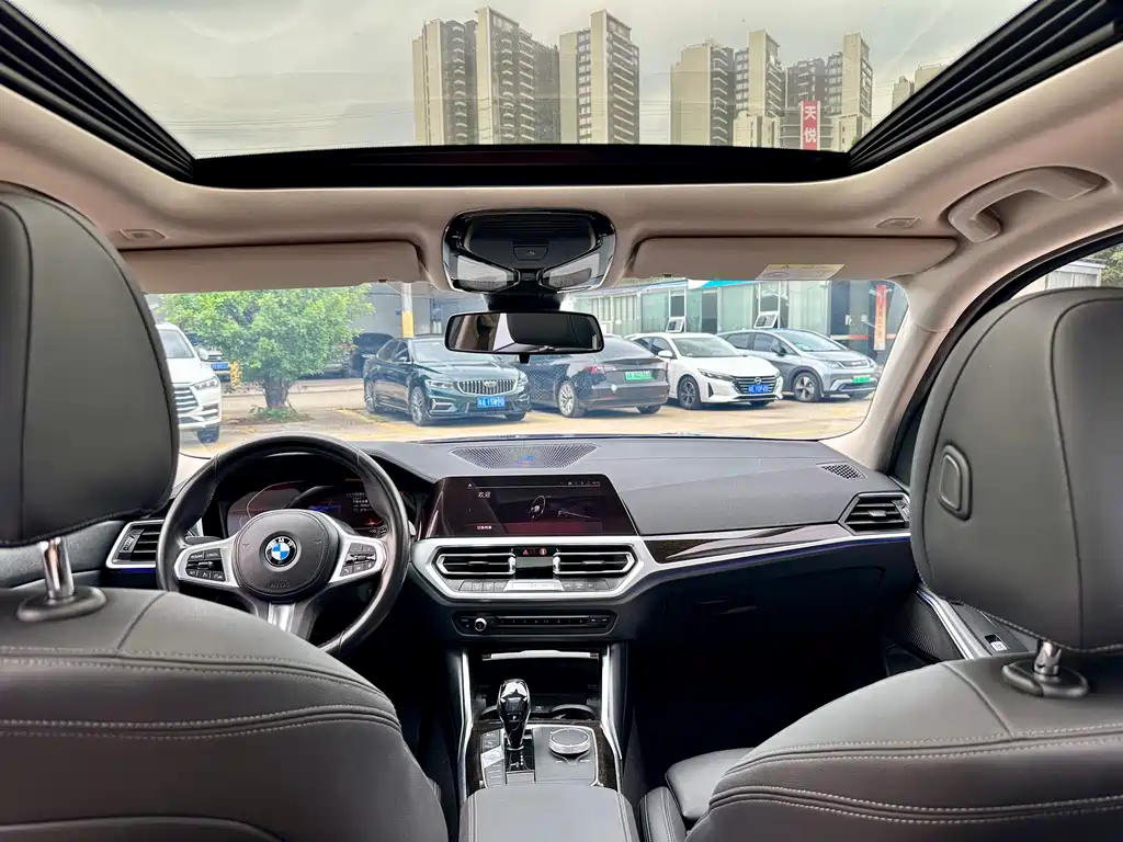 BMW 3 Series 2019 — фото 16