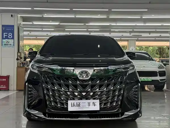 Toyota Granvia 2025