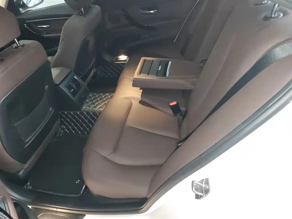 BMW 3 Series 2019 — фото 17