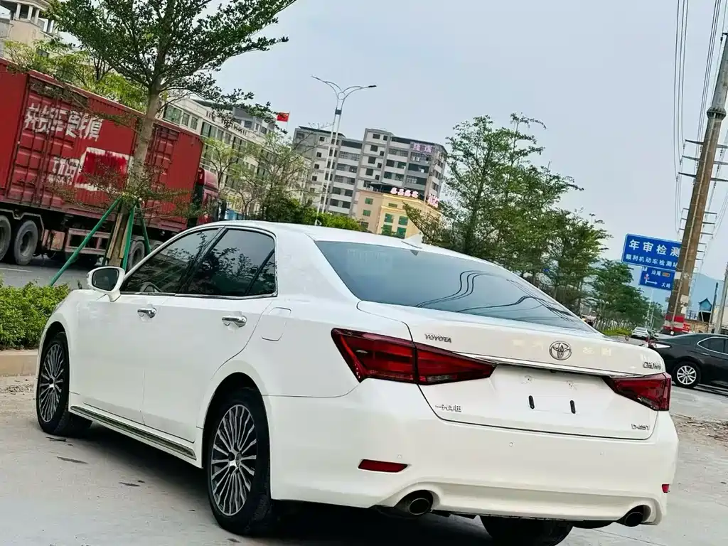 Toyota Crown 2018 — фото 8