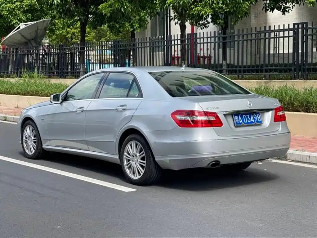 Mercedes-Benz E-Class 2010