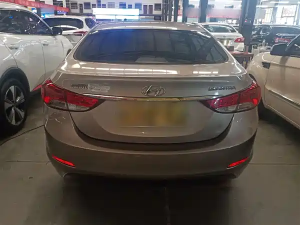 Hyundai Elantra Langdong 2012