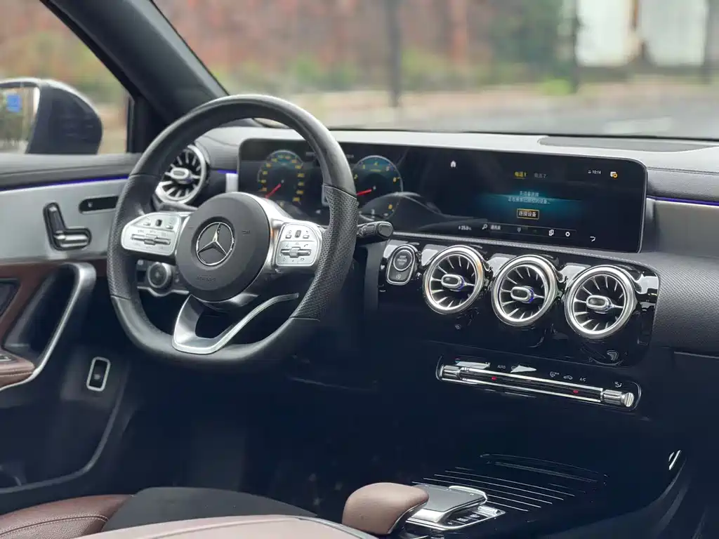 Mercedes-Benz A-Class 2019 — фото 9