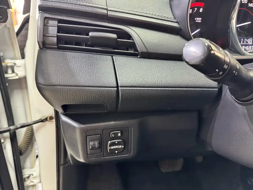 Toyota Yaris L 2022 — фото 9
