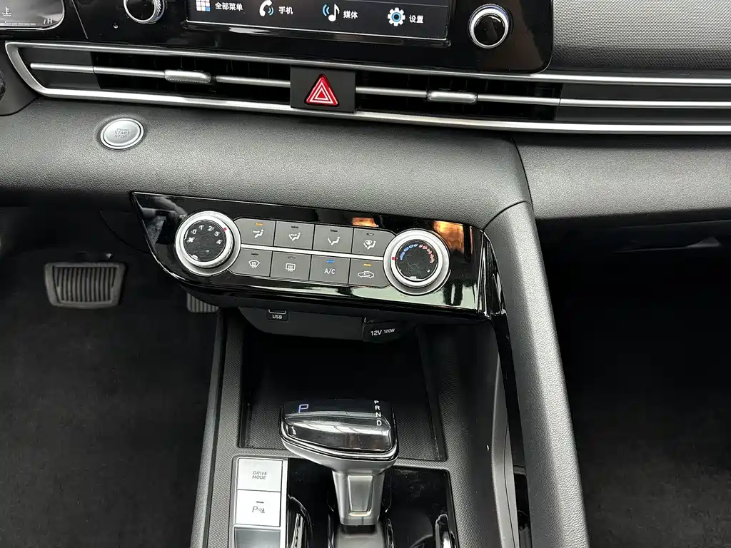 Hyundai Elantra 2023 — фото 16