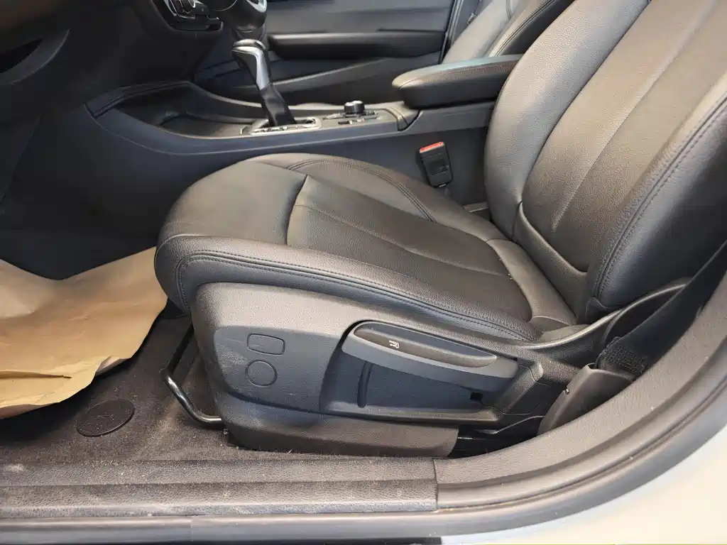 BMW 1 Series 2019 — фото 11