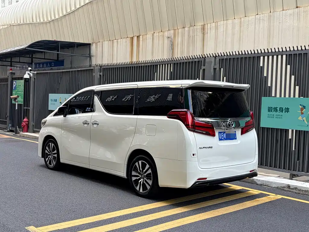 Toyota Alphard 2018 — фото 8
