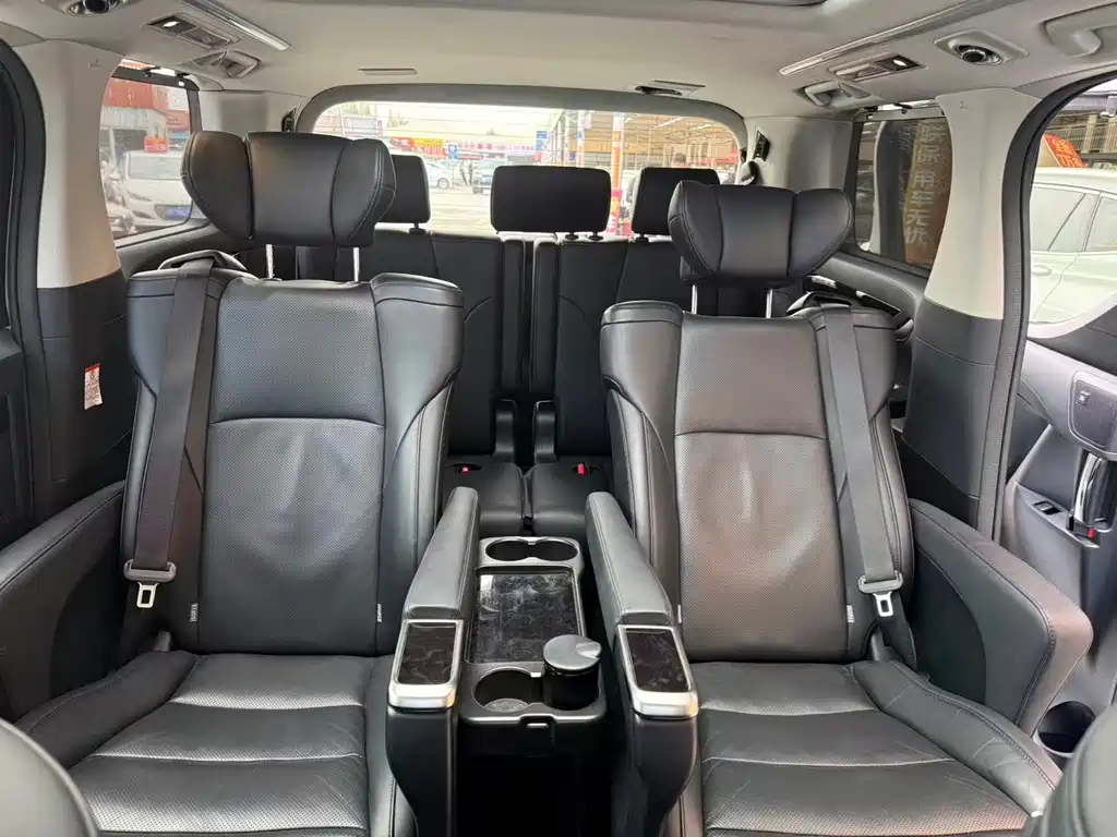 Toyota Vellfire 2022 — фото 10