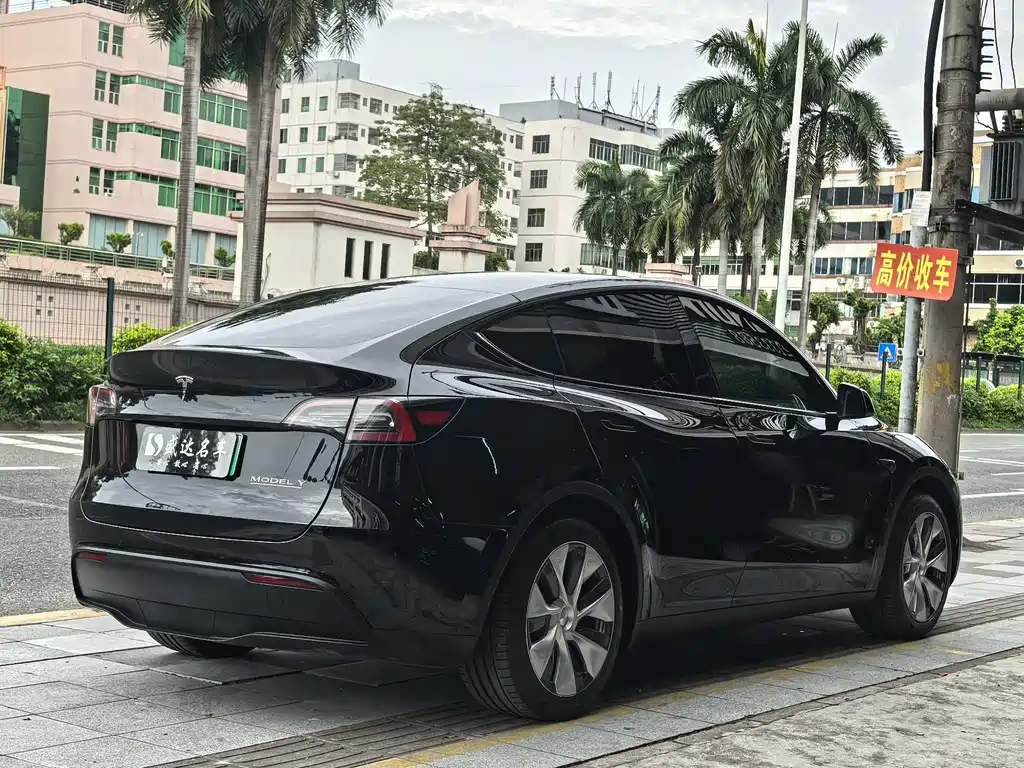 Tesla Model Y 2023 — фото 4