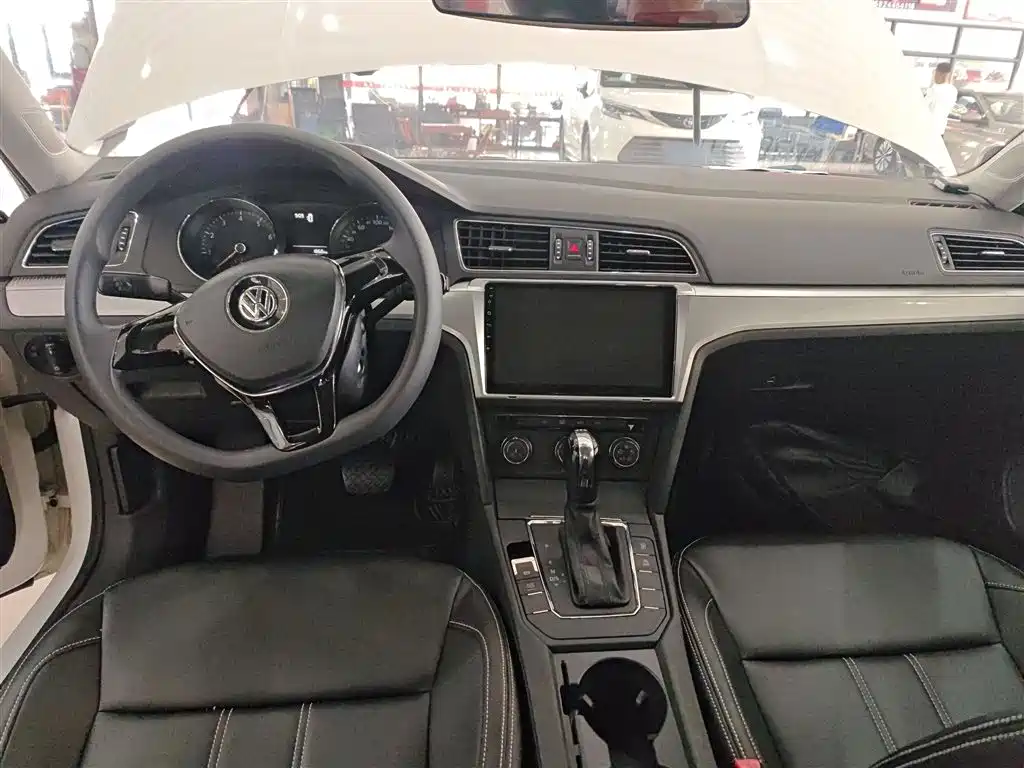 Volkswagen Lamando 2017 — фото 10