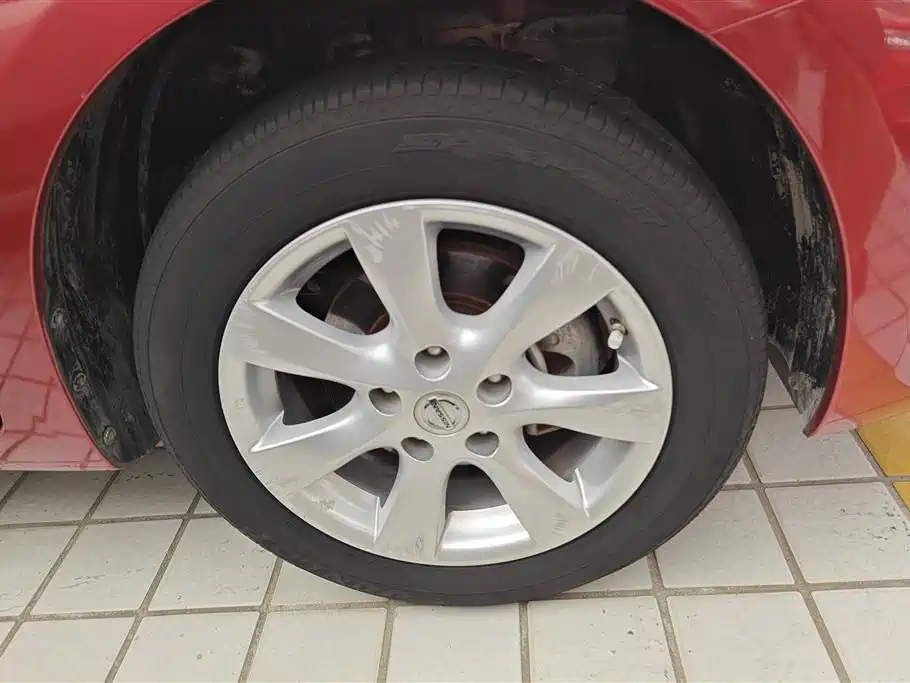 Nissan Tiida 2015 — фото 6