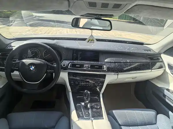 BMW 7 Series 2010