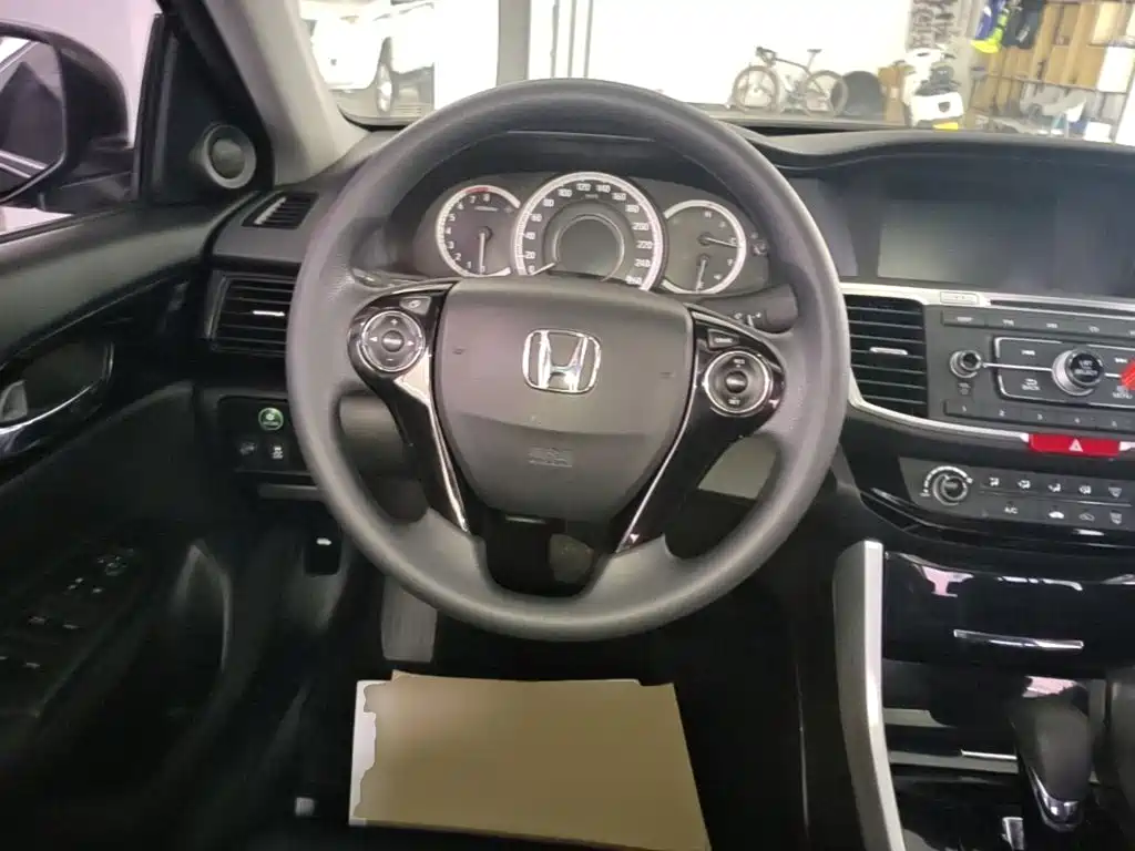 Honda Accord 2018 — фото 11