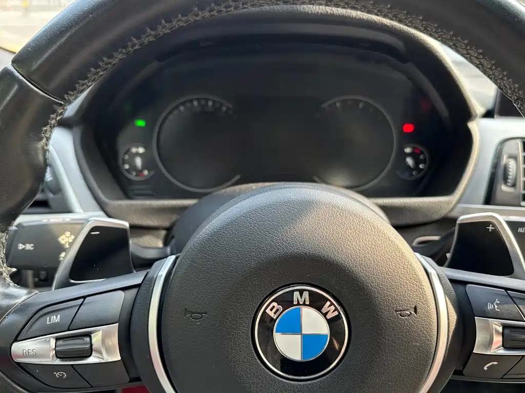 BMW 3 Series 2019 — фото 12