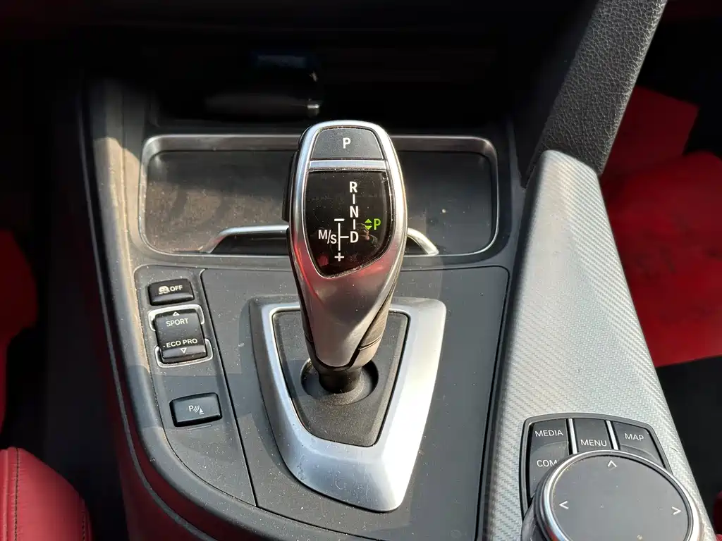 BMW 3 Series 2019 — фото 14
